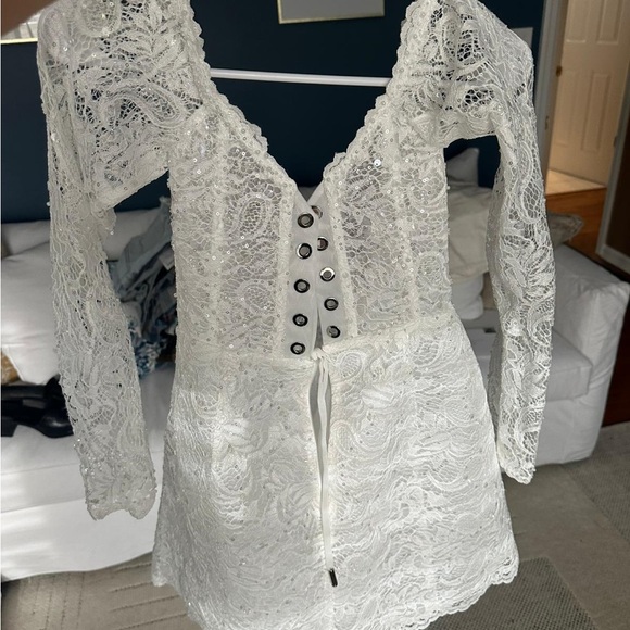 Elegant White Lace Long Sleeve Dress - Picture 6 of 6